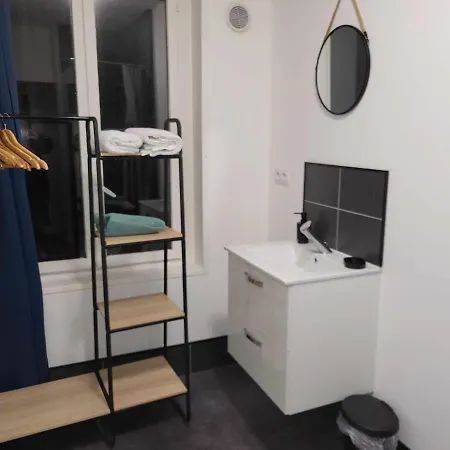 Deguise 9 Apartment *